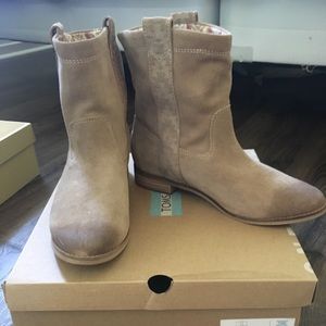NIB Tom’s Laurel Boots - Suede